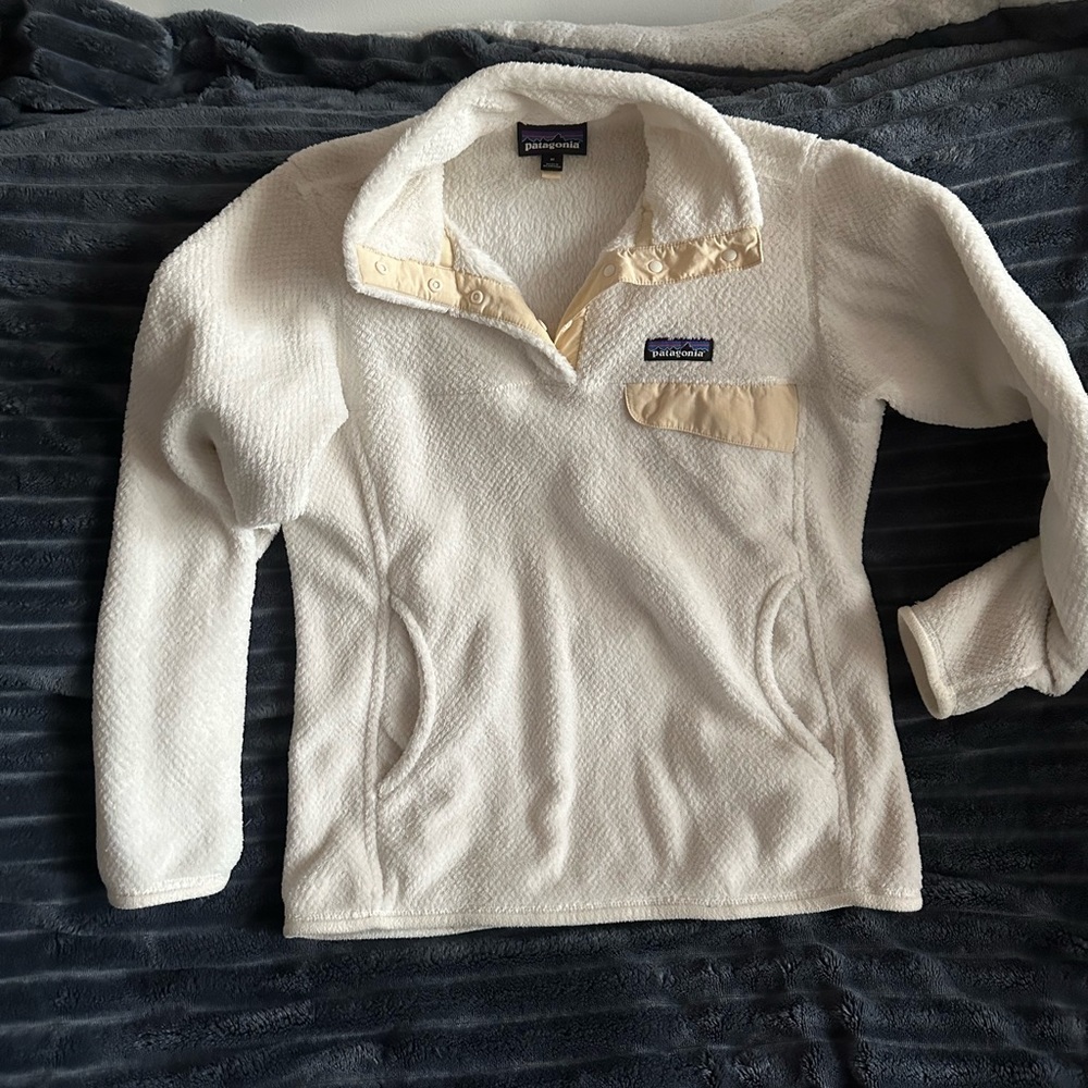 Patagonia medium sweat ! Nice and cozy